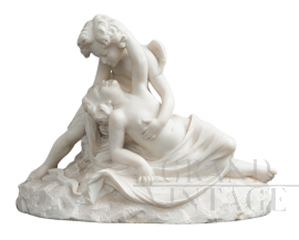 Scultura antica con Amore e Psiche di epoca Napoleone III Francese in alabastro                            