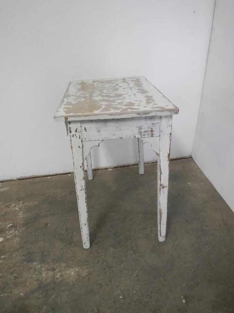 Vintage white wooden small table with drawer | Grand Vintage