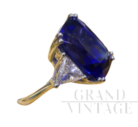 Anello di platino con tanzanite e diamanti                            