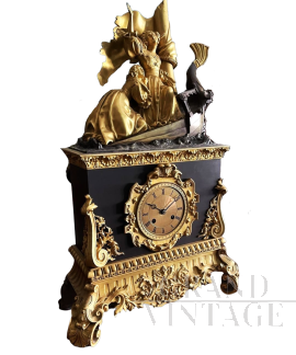 Orologio parigina antico dei primi dell’Ottocento con figure di donne