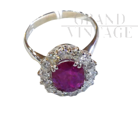 White gold ring with ruby ​​and brilliant diamonds