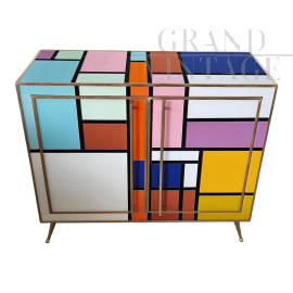 Sideboard in colored glass with illuminated mirror interior