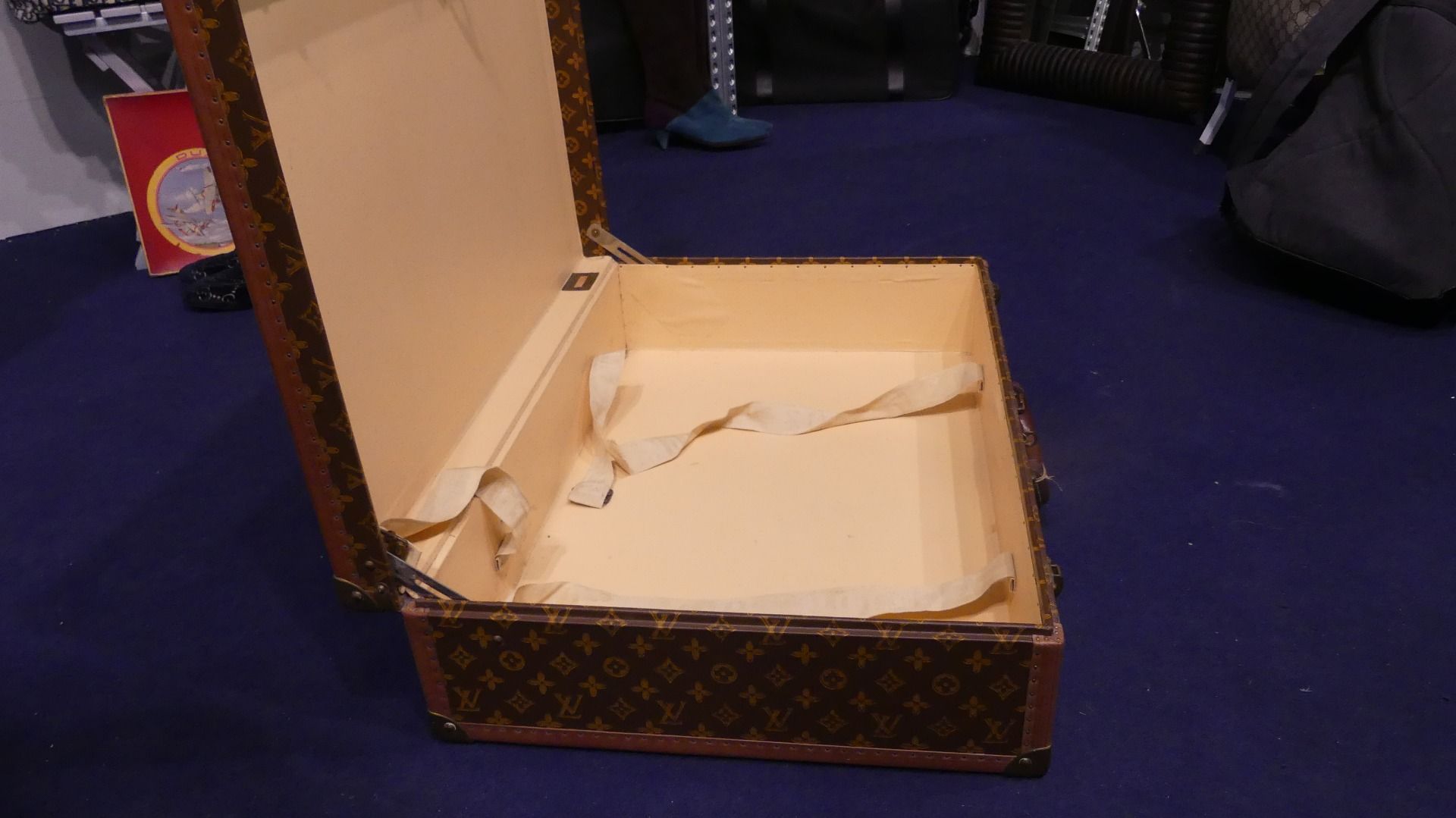 Louis Vuitton, Original cardboard box. (1920s)