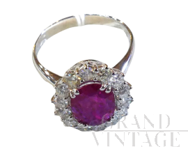 White gold ring with ruby ​​and brilliant diamonds