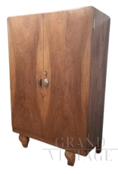 Italian 1920s wardrobe in walnut with internal chest of drawers