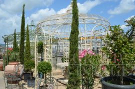 Circular gazebo in white lacquered iron