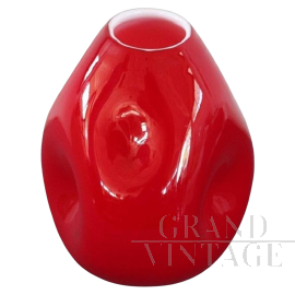 1970s vase in red layered Murano glass, with modern shapes