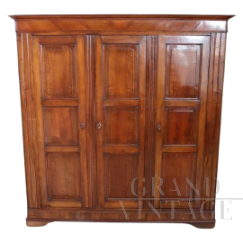 Large antique wardrobe in solid walnut from the mid-19th century