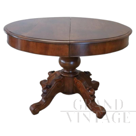 Antique oval extendable dining table in walnut, mid 19th century