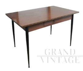 Tavolo da pranzo vintage in formica marrone effetto legno, anni '60