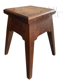 Sgabello rustico antico                            