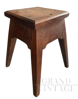 Sgabello rustico antico                            