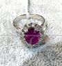 White gold ring with ruby ​​and brilliant diamonds