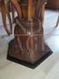 Antique round table inlaid with sculpted leg, early 19th century