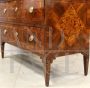 Louis XVI chest of drawers in inlaid walnut with thread, Italy 18th century