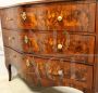 Antique Louis XV chest of drawers in walnut, 18th century Italy