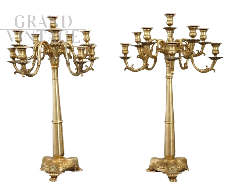 Coppia di candelabri antichi in bronzo dorato del XIX secolo                            