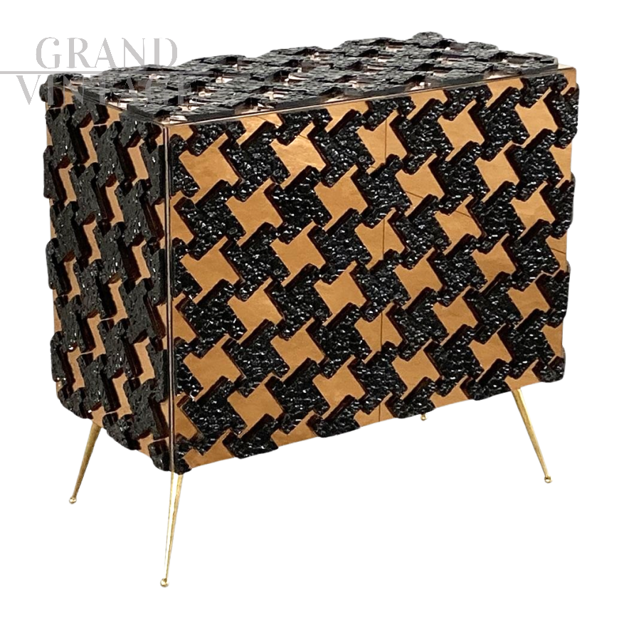 Credenza con due ante in vetro specchiato e nero pied de poule                            