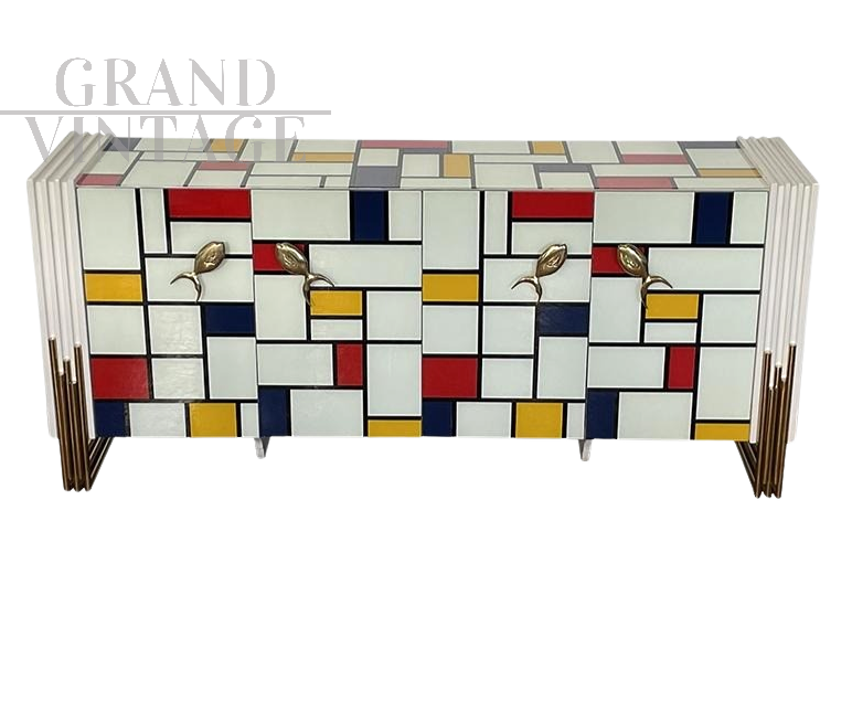 Credenza in vetro stile Mondrian con maniglie a forma di pesce                            