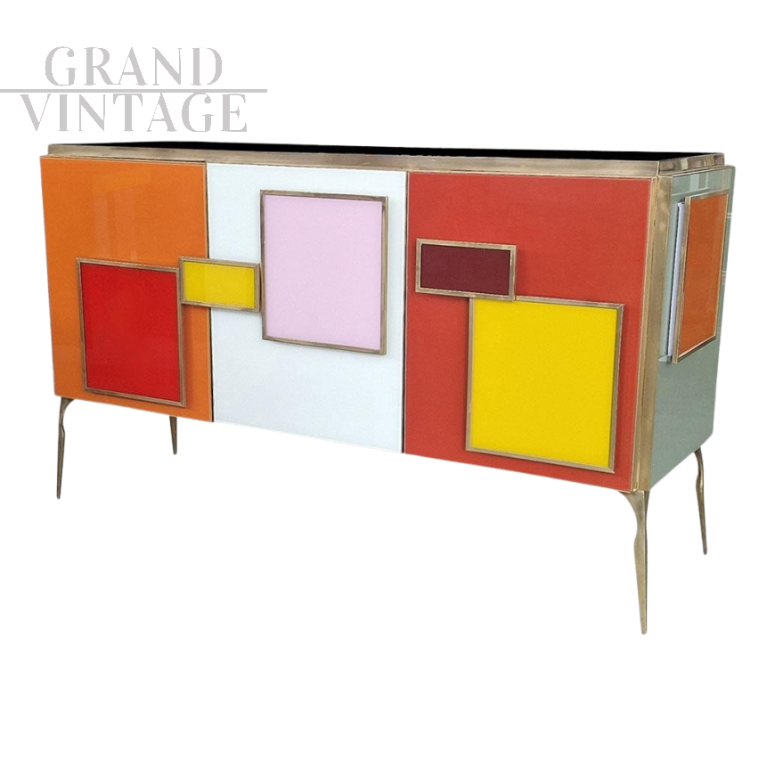 Credenza a tre ante in vetro colorato con maniglie retroilluminate                            