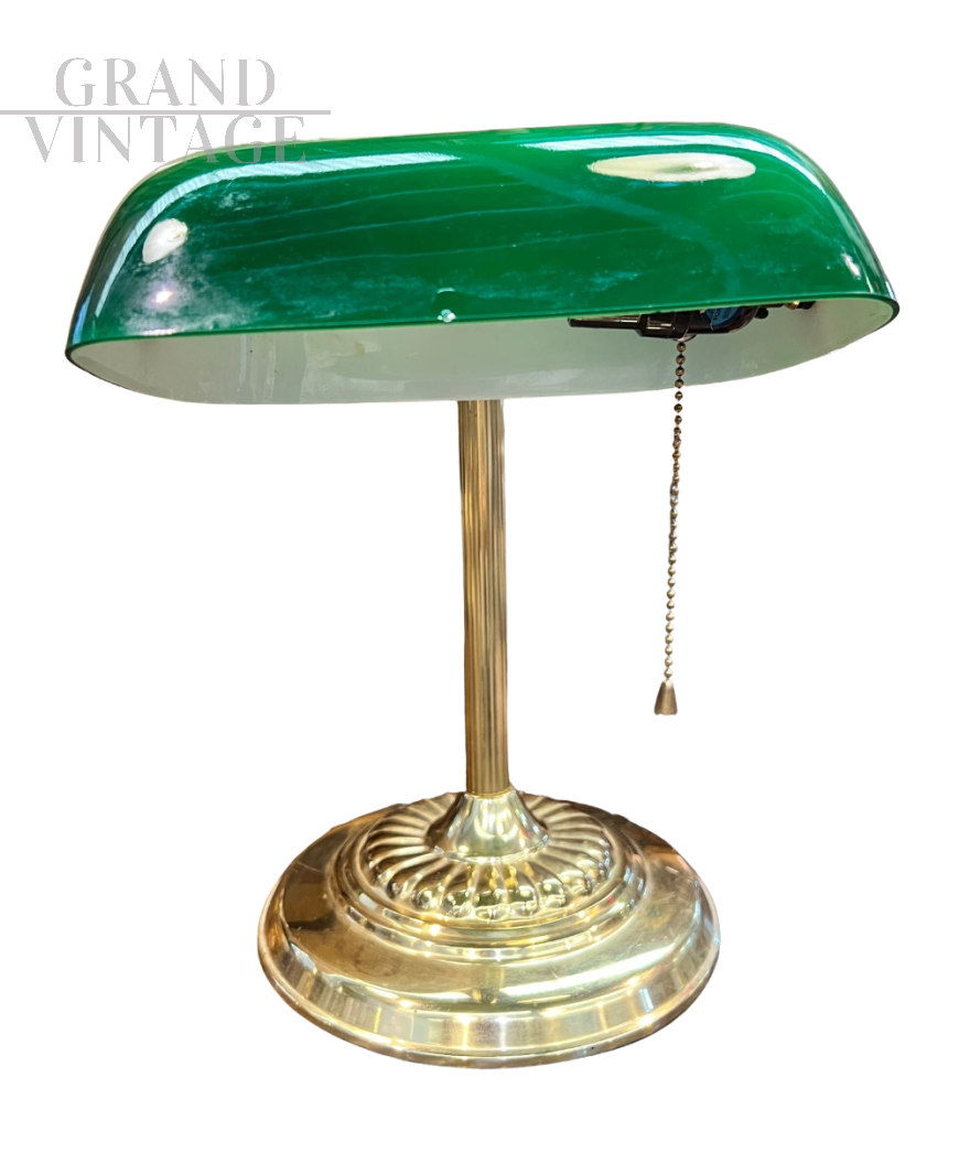 Lampada Churchill ministeriale classica in ottone e vetro verde                            