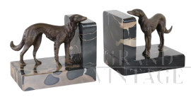 Coppia di fermalibri Art Déco con cani levrieri in bronzo e marmo Portoro                            