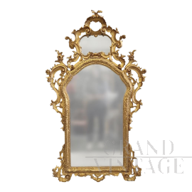 Grande specchiera dorata veneziana in stile antico Luigi XV                            