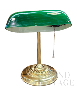 Lampada Churchill ministeriale classica in ottone e vetro verde                            