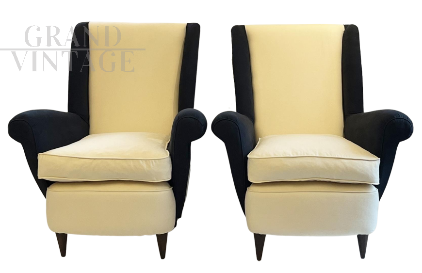 Pair of Gio Ponti armchairs for Isa Bergamo in cream and midnight blue velvet, 1950s