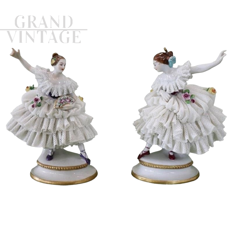 Pair of antique dancers figurines in Capodimonte ceramic, 19th century