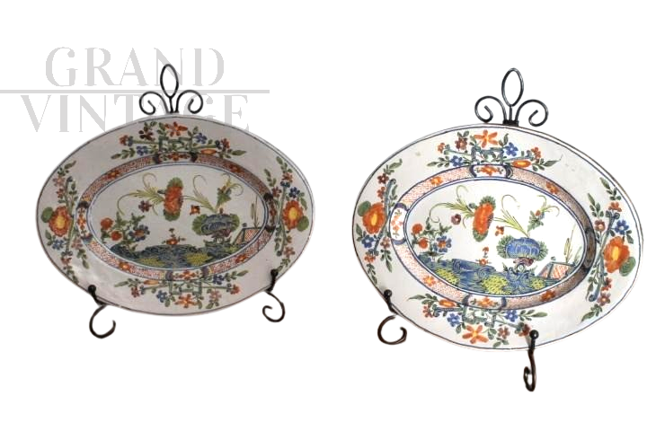 Pair of antique 18th century trays in Ferniani Faenza ceramic