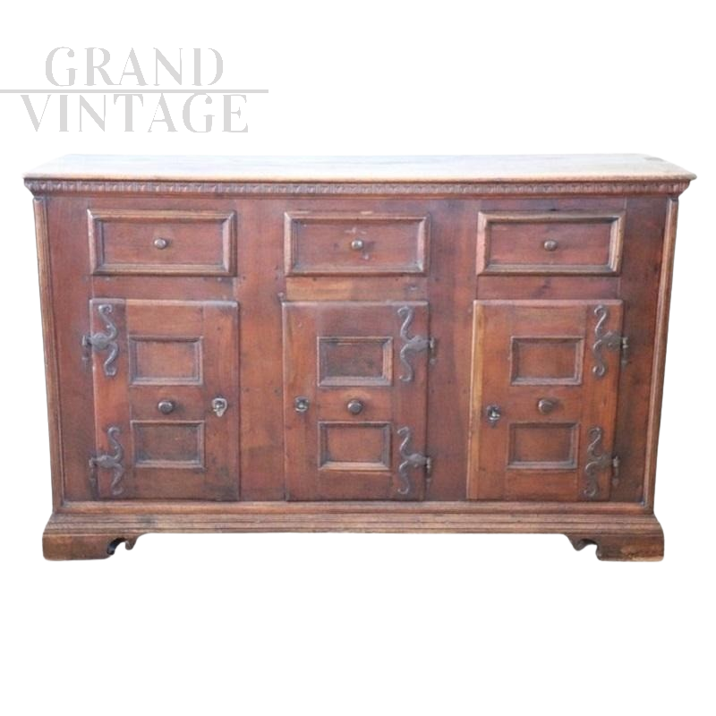 Antique sideboard from the 17th century, Louis XIV era, in walnut