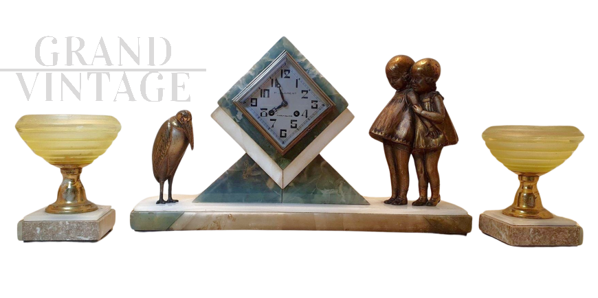 Demetre Chiparus - Clock with sculptures and cups in bronze, glass and marble