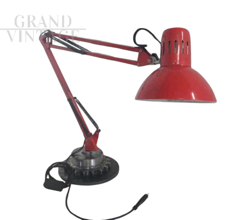 Perenz industrial design desk lamp in red metal, Italy 1960s         