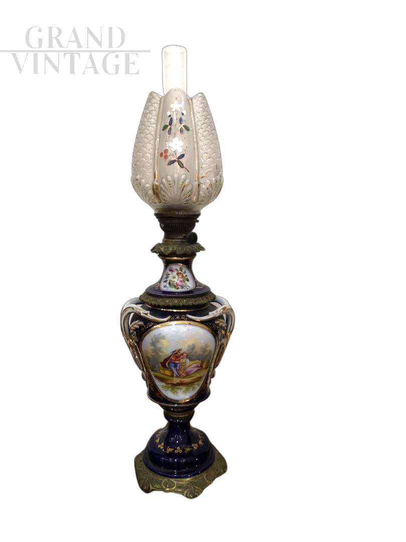 Antique oil table lamp in Sèvres porcelain, France 19th century