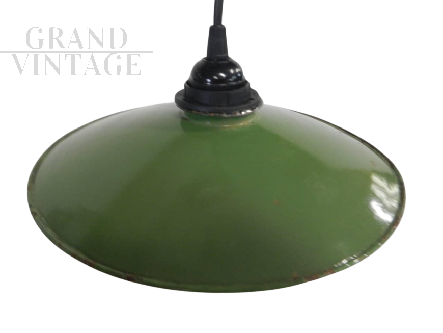 1940s industrial saucer suspension lamp in green metal            