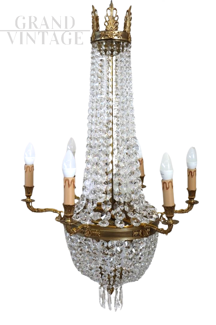 Antique chandelier from the late 19th century in gilded bronze with crystal drops