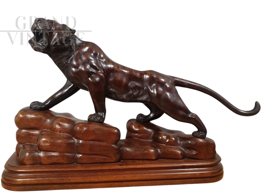 Japanese Okimono tiger sculpture in bronze     