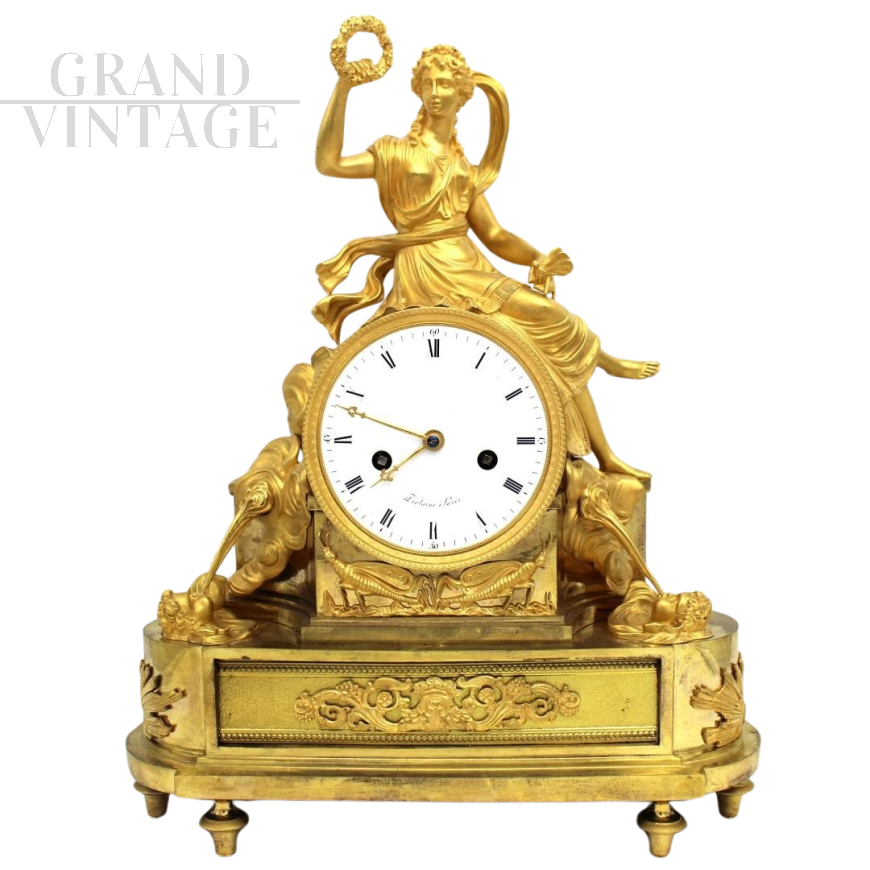 Antique clock from the Directoire period with Psyche in gilded bronze, 18th century France