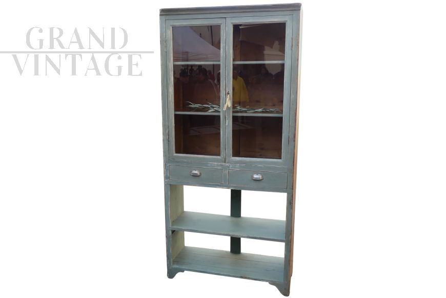 Shoemaker cabinet cupboard from 1920s