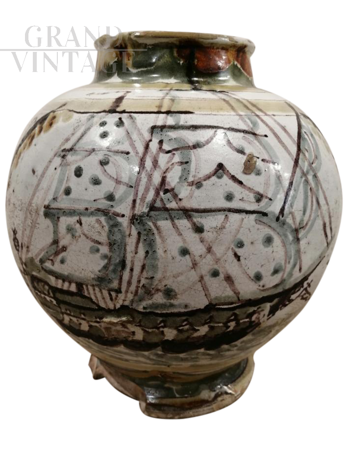 Ceramic bowl vase from the 1500s