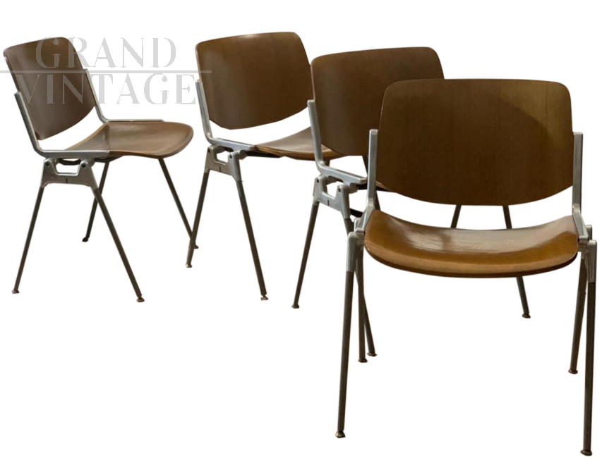 Set of 4 Castelli chairs by Giancarlo Piretti, Jec model