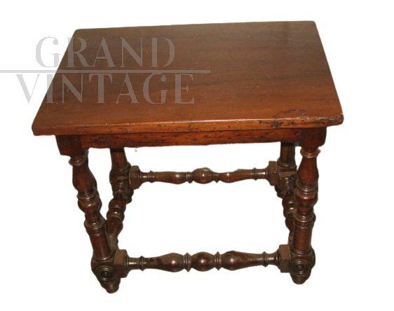 Vintage walnut coffee table with spool legs, early 20th century