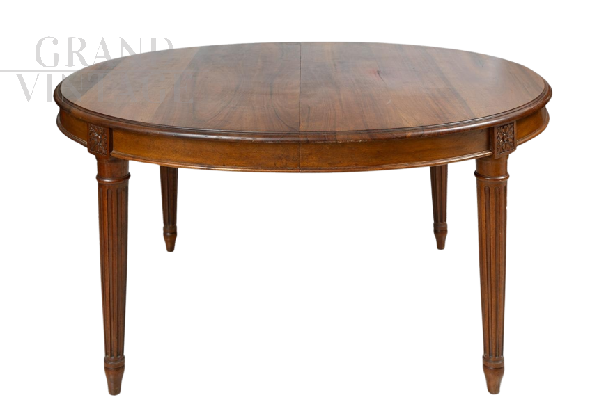 Antique Napoleon III oval extendable table in solid walnut