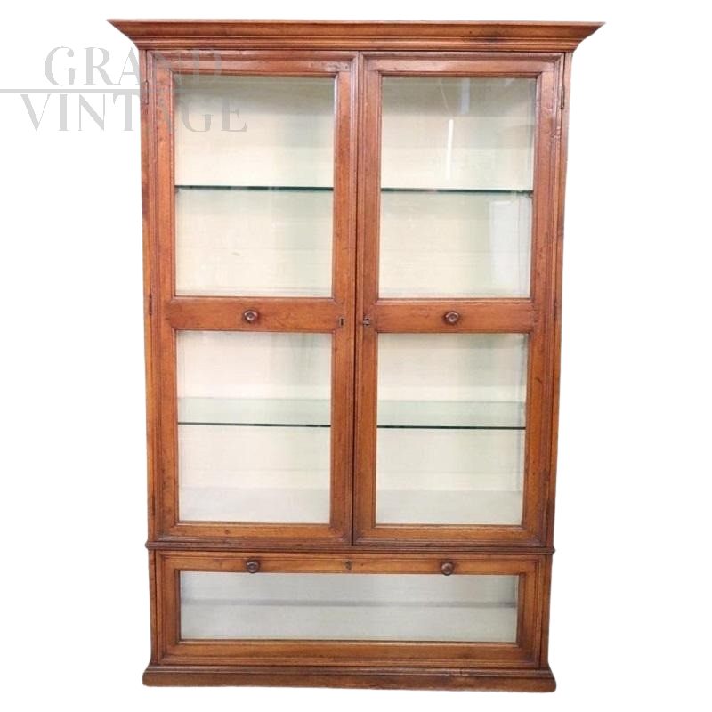 Antique 19th century display cabinet in walnut